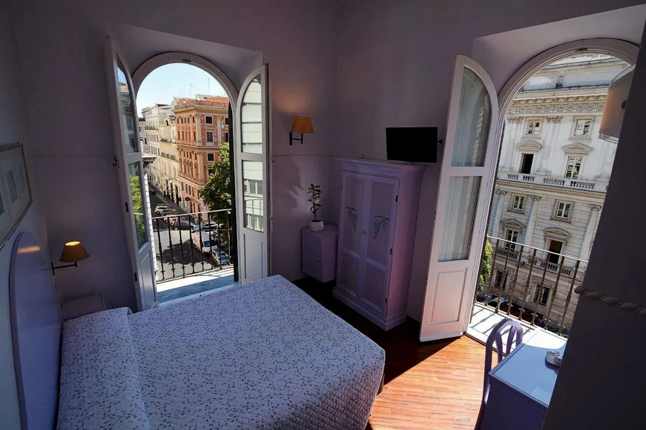La Camera dei Glicini, con vista, al Lilium