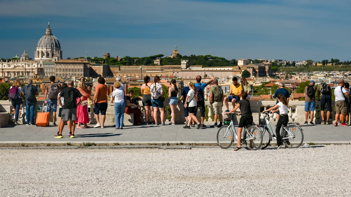 La terrazza del Pincio su Piazza del Popolo al tramonto